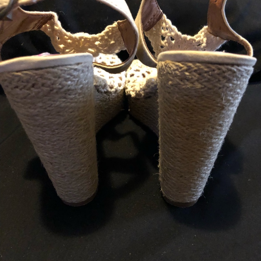 Lucky Brand Crochet Wedges - Picture 3 of 4